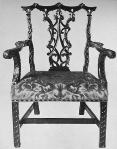 Kinesisk Chippendale armbågsstol med sits i modernt handarbete, mitten av 1700-talet, 1928