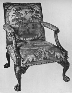 Chippendale Mahogny Arm-stol med handarbetad klädsel, mitten av 1700-talet, 1928