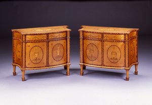 Par George III kommoder (harewood & kingwood) av Thomas Chippendale