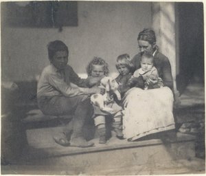 [Frances Crowell med oidentifierad pojke, Katie, James och Frances Crowell], 1890., 1890. av Thomas Eakins