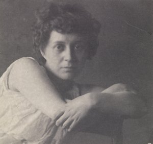 Katherine Cook i klassisk dräkt av Thomas Eakins