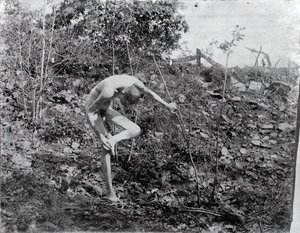 Thorn Puller, ca. 1883. av Thomas Eakins