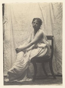 Weda Cook i klassisk dräkt i Eakins ateljé på Chestnut Street av Thomas Eakins