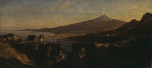 Utsikt från ruinerna av den grekiska teatern i Taormina, Sicilien, med Etna (Rökning)