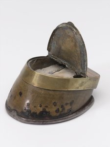 Hästs hov bläckhus tillhörande kapten William Tyrwhitt Drake, Royal Horse Guards, ca 1829 (bläckhus, hästhov)
