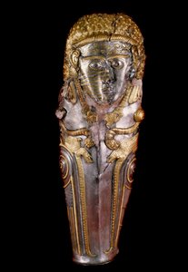 Art thrace: guld och silver cnemide används för smalbensskydd. Från skatten i Vratza som heter Moguilanskata Moguila. 380-350 f.Kr. Historiska departementsmuseet i Vratza. Bulgarien
