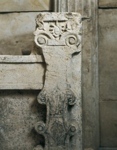 Thrakisk grav av Sveshtari, detalj av arkitektur nära sarkofagen, 3:e århundradet f.Kr. (stenskulptur)