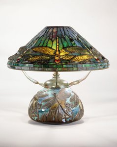 En Tiffany Studios trollslända bordslampa