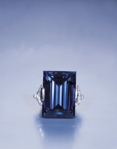 Rockefeller Sapphire (diamanter, safir och platina)