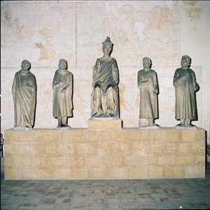 Staty av Henrik VII (12745-1313), helig romersk kejsare, med hans rådgivare 1315 (marmor)