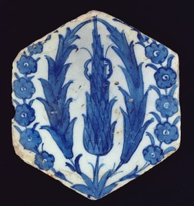 Sexkantig Isnik-platta med cypresser och en prunus, 1560-70 (lergods med färgad underglasyr) av Turkish School