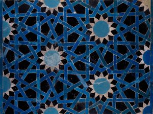 Panel i fajans dekorerad med geometriska motiv från Konya, Turkiet, Seljuk Civilization av Turkish School