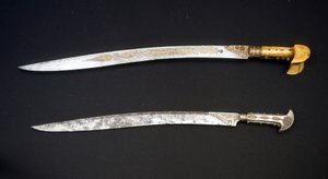 Yatagan, turkiskt svärd som gav sin form till bajonetter. 1800-talet.