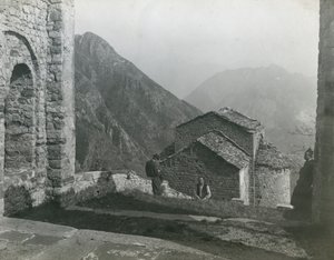 Klostret San Pietro al Monte, Civate, Lombardiet, Italien, fotografi av Ugo Monneret de Villard, cirka 1910 av Ugo Monneret de Villard