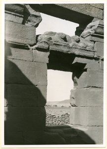 Arkitrav i tempel, Naqa, Sudan, fotografi av Ugo Monneret de Villard av Ugo Monneret de Villard