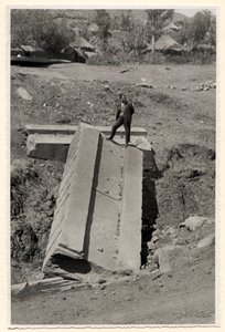 Fragment av stele, Axum, Etiopien, fotografi av Ugo Monneret de Villard av Ugo Monneret de Villard