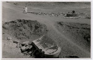 Fragment av stele, Axum, Etiopien, fotografi av Ugo Monneret de Villard av Ugo Monneret de Villard