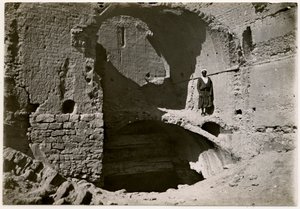 Stort torn (qasr) i kloster, Aswan, Egypten, fotografi av Ugo Monneret de Villard av Ugo Monneret de Villard