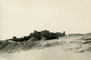 S:t Simeons kloster, sett från norr, Aswan, Egypten, fotografi av Ugo Monneret de Villard av Ugo Monneret de Villard