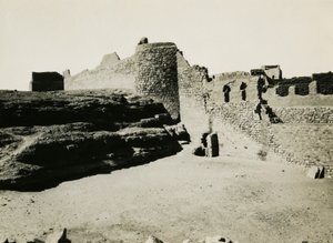 S:t Simeons kloster, sett från sydost, Aswan, Egypten, fotografi av Ugo Monneret de Villard av Ugo Monneret de Villard