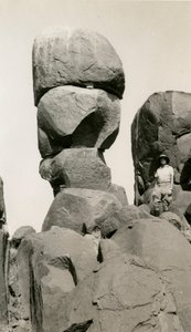 Klippor i Goz Regeb, Sudan, fotografi av Ugo Monneret de Villard, ca 1925 av Ugo Monneret de Villard