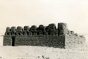 Ruinerna av en kyrka nära Nilen, Adendan, Egypten, foto av Ugo Monneret de Villard