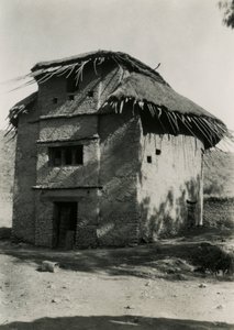 Fyrkantig hydda med halmtak, Axum, Etiopien, fotografi av Ugo Monneret de Villard av Ugo Monneret de Villard