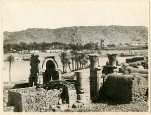 Osiris tempel, före restaureringen, ön Bigeh, Egypten, fotografi av Ugo Monneret de Villard av Ugo Monneret de Villard