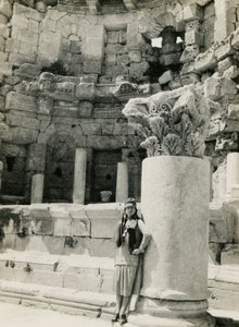 Nymphaeum, den grekisk-romerska staden Gerasa (idag Jerash), fotografi av Ugo Monneret de Villard, ca 1930 av Ugo Monneret de Villard