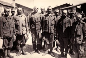 Österrikiska fångar i Bagnaria Arsa, Udine, Italien, 04/1916 (s/v foto)