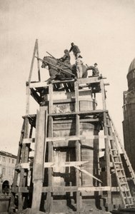 Ridsportmonumentet "Gattamelata" under restaurering i Padova under första världskriget