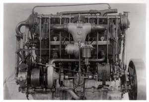 115 hk Daimler luftskeppsmotor från Zeppelin LZ 6, c1909-1910 1933 av Unbekannt