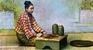 En burmesisk kvinna som gör cigarrer, c1900-talet av Unbekannt