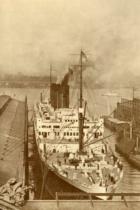 A Famous French Liner, Paris 34 569 Tons, c1930. av Unbekannt