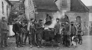 Ett tyskt fältkök i en fransk by, första världskriget, 1915 av Unbekannt
