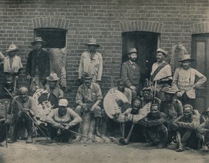 En grupp afrikaner och zuluer, ca 1900. av Unbekannt