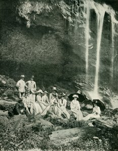 En picknickfest vid Maracas Falls, Trinidad, med Sir A. Moloney och Party, 1902. av Unbekannt