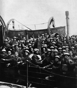 En båt med soldater räddad från Dunkirk, 1940, 1945 av Unbekannt