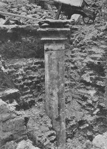 En kolumn i hallen i Blackfriars Priory, City of London, 1906 av Unbekannt