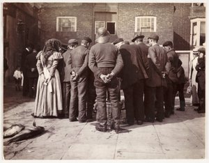 En fiskauktion, c 1905 av Unbekannt