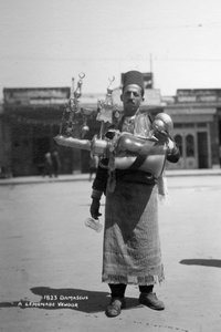 En lemonadförsäljare, Damaskus, Syrien, c1920-c1930s av Unbekannt