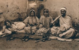 Ett fotografi föreställande traditionella arabiska människor, c1909 av Unbekannt