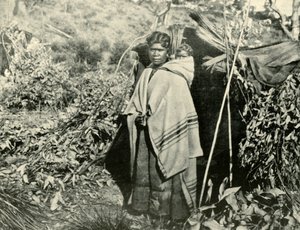 Aboriginsk kvinna med barn, 1901. av Unbekannt