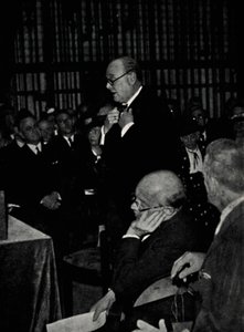 Tilltalar en fransk publik, 24 september 1936, 1945. av Unbekannt