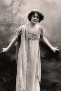 Adrienne Augarde 1882-1913, engelsk skådespelerska, 1907 av Unbekannt
