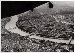 Flygfoto över Basel, Schweiz, från en Zeppelin, 1928 1933 av Unbekannt