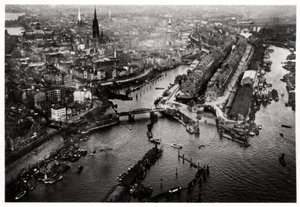 Flygfoto över Hamburgs hamn, Tyskland, från en Zeppelin, c1931 1933 av Unbekannt