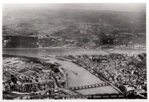 Flygfoto över Koblenz, Rhen-Pfalz, Tyskland, från en zeppelinare, c1931 1933 av Unbekannt