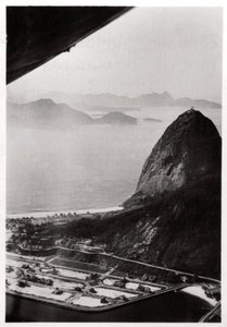 Flygfoto över Sockertoppen, Rio de Janeiro, Brasilien, från en zeppelinare, 1930 1933 av Unbekannt