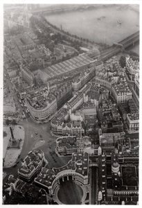 Flygfoto över Trafalgar Square, London, från en zeppelinare, 1931 1933 av Unbekannt